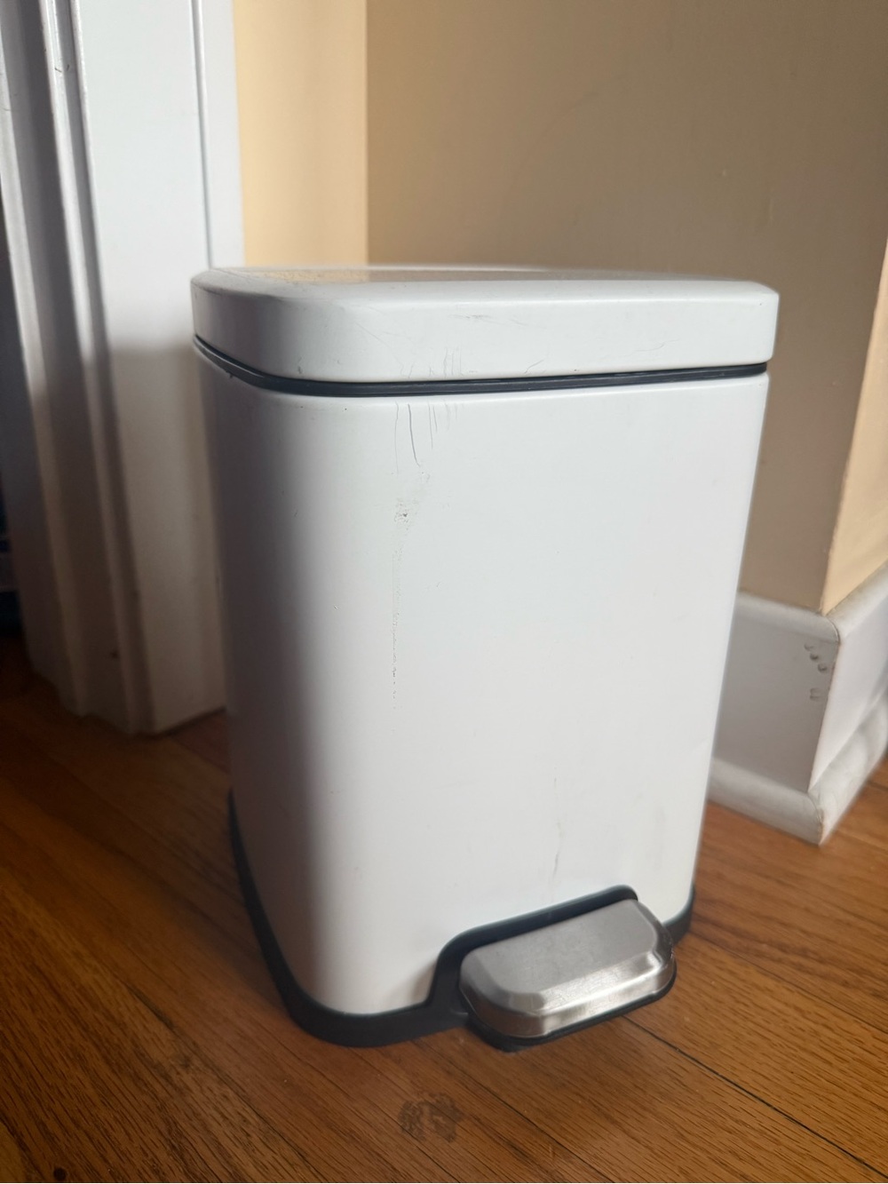 White Step Trash Can with Pedal - Compact Kitchen Bin